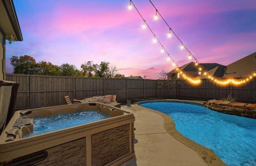 Rowlett House | Relaxing Texan Sunny Oasis with Private Pool & Hot Tub