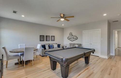 Rowlett House | Relaxing Texan Sunny Oasis with Private Pool & Hot Tub
