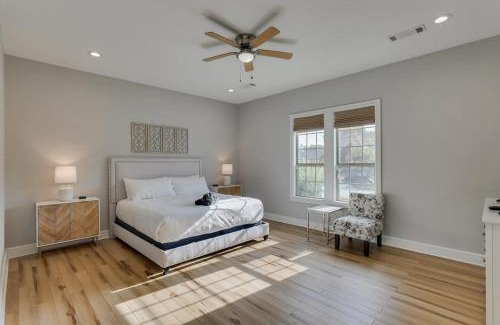 Rowlett House | Relaxing Texan Sunny Oasis with Private Pool & Hot Tub