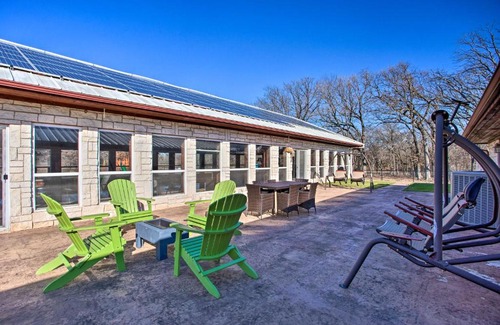 Albany House | Inviting Texas Retreat with Pool Near Lake Texoma