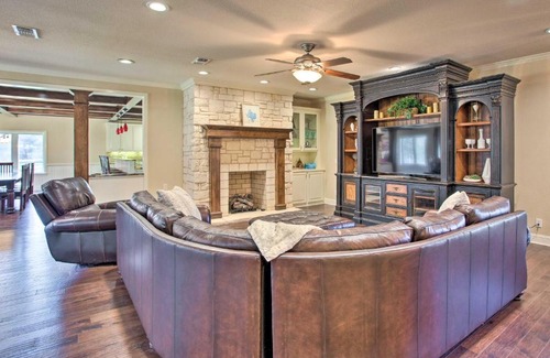 Albany House | Inviting Texas Retreat with Pool Near Lake Texoma