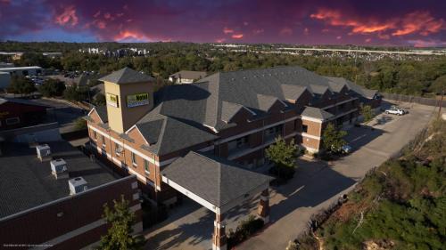 Cedar Park Hotel | Enjoy Family-Friendly Bungalows Hotel & Hotel Que in Austin
