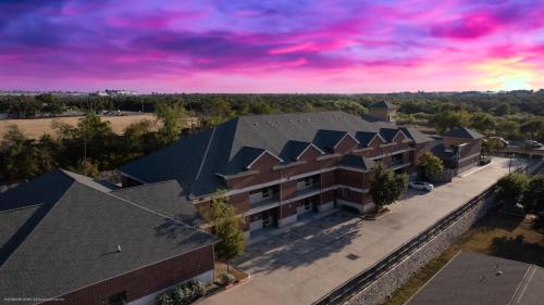Cedar Park Hotel | Enjoy Family-Friendly Bungalows Hotel & Hotel Que in Austin