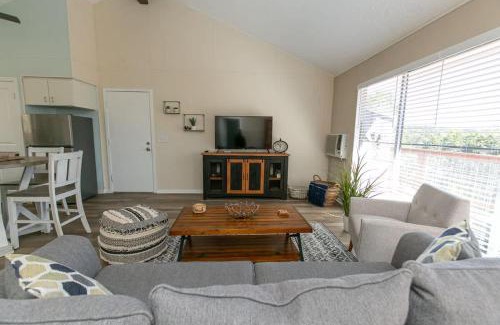 Canyon Lake House | Cozy Texas Cottage Near Lake with Views & Family-Friendly Perks