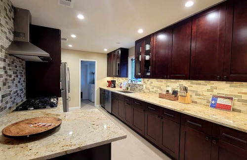 White Rock Hills House | Texas Experience Near Downtown