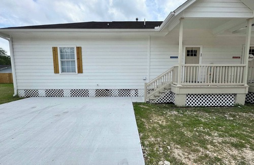 Nederland House | Texas Gulf Coast 3BR 1BA