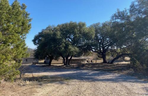 Oatmeal House | Guest Rated 10/10: Texas Hill Country Ranch with Scenic Views