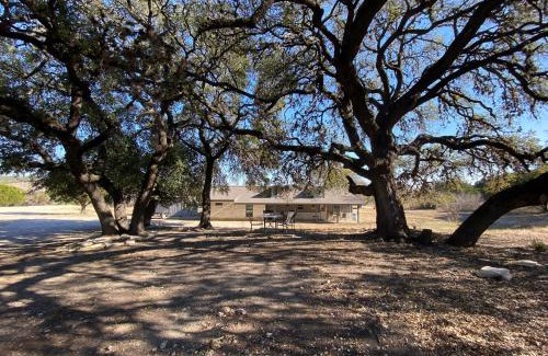 Oatmeal House | Guest Rated 10/10: Texas Hill Country Ranch with Scenic Views
