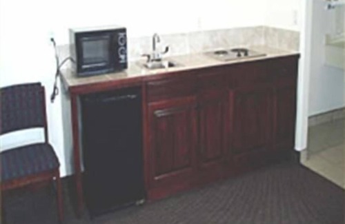 La Joya Hotel | Cozy Texas Inn and Suites: Family-Friendly with Pool & Breakfast