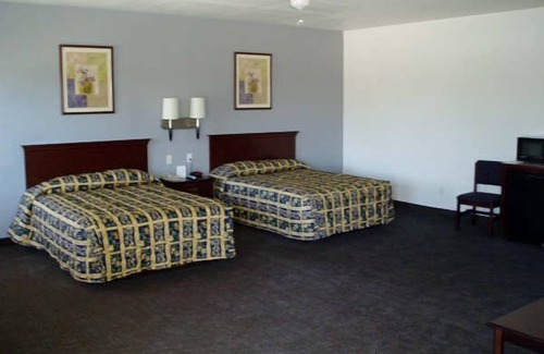 La Joya Hotel | Cozy Texas Inn and Suites: Family-Friendly with Pool & Breakfast