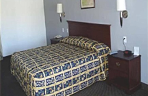 La Joya Hotel | Cozy Texas Inn and Suites: Family-Friendly with Pool & Breakfast