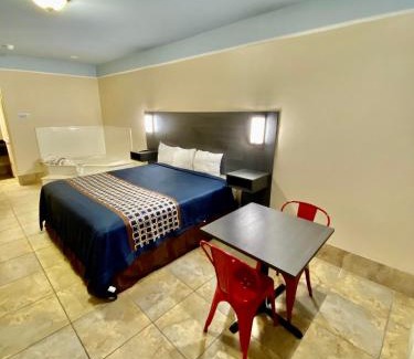 Rio Bravo Hotel | Convenient Texas Inn & Suites: Close to La Plaza Mall