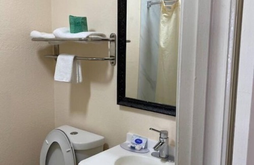 Seguin Hotel | Convenient Stay at Texas Inn with Family-Friendly Amenities