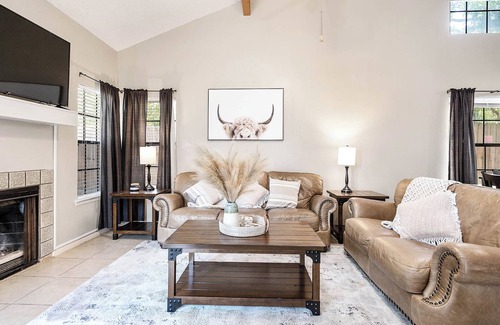 League City House | Texas inspired townhome near the heart of League City.