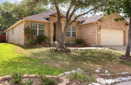 Wetmore House | Discover Texas Home: Enjoy a Poolside Family Retreat
