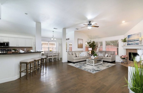 Wetmore House | Guest Rated 10/10: Texas Luxury Home with Pool & Breakfast