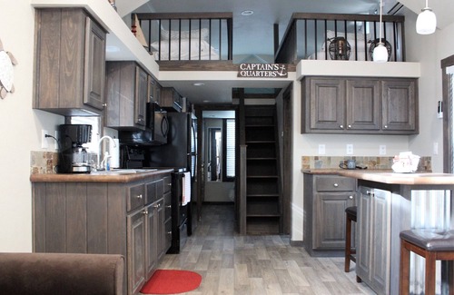 Aransas Pass Cottage | Texas Oak - New Tiny Cottage with Pet Friendly Amenities