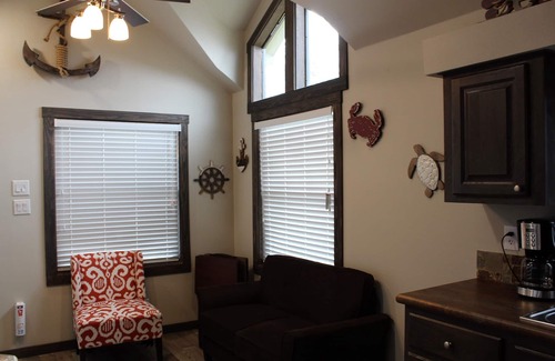 Aransas Pass Cottage | Texas Oak - New Tiny Cottage with Pet Friendly Amenities