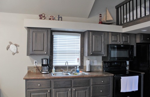 Aransas Pass Cottage | Texas Oak - New Tiny Cottage with Pet Friendly Amenities