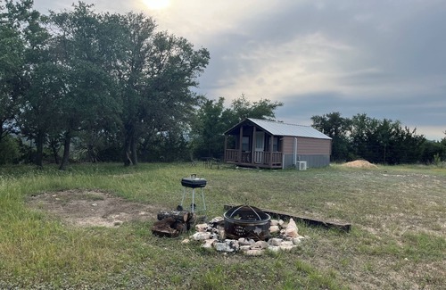 Pipe Creek Cabin | Guest Rated 9.8: Texas Sage One Room Cabin with Kitchen