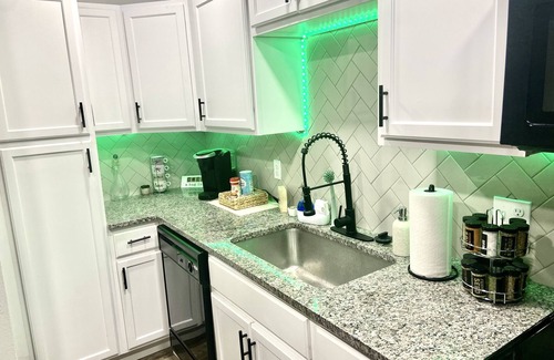 Bedford House | Cozy Living with Backyard Bliss in DFW - Rated 9.2/10