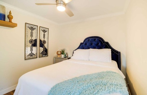 Riverside Terrace Apartment | Cozy Texas Studio with Pool Access Near TDECU Stadium