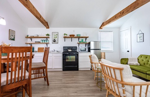 Valley Mills House | Experience Texas Trio: Waco, Magnolia & Baylor Awaits