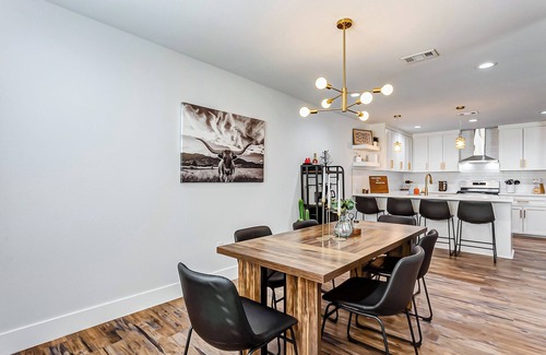 Foster Place House | Texas Two-Step: Near NRG/Full Game Room/Lounge+Fire Pit