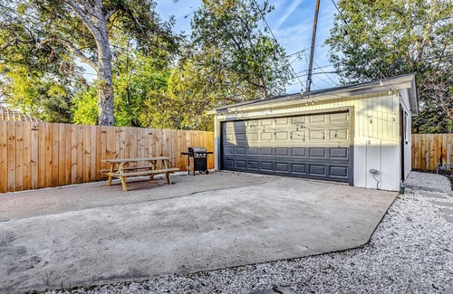 Foster Place House | Texas Two-Step: Near NRG/Full Game Room/Lounge+Fire Pit