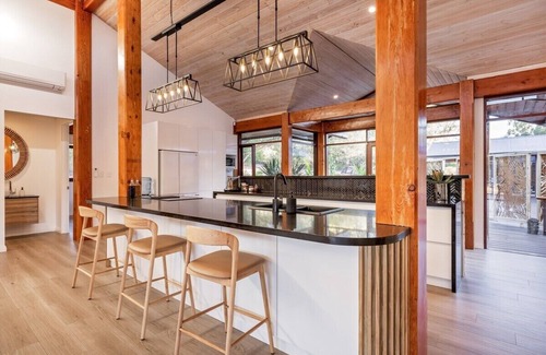 Yallingup House | Relax at TeySha Retreat - Yallingup Home with Spa & Hot Tub