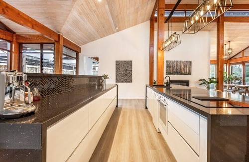 Yallingup House | Relax at TeySha Retreat - Yallingup Home with Spa & Hot Tub
