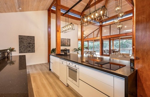Yallingup House | Relax at TeySha Retreat - Yallingup Home with Spa & Hot Tub