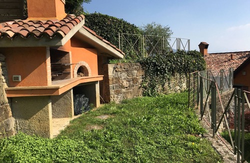 Bergamo House | .tGreen in the city exists: discover it at the Hedgehog Mansion with your furry.