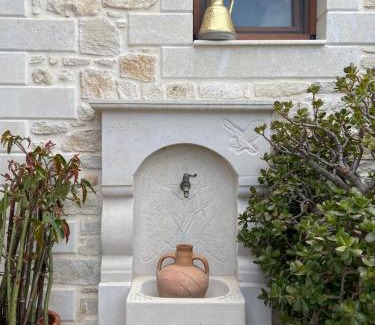 Filaki House | Pet-Friendly Thòlos: Guest Rated 9.8 with Family Amenities