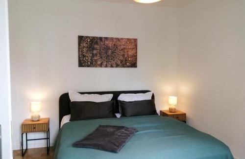 Saalfeld-Saale Apartment | ThüringenApartments Südstadt: Family-Friendly Getaway