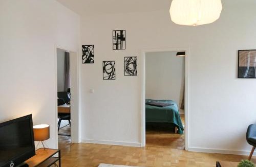 Saalfeld-Saale Apartment | ThüringenApartments Südstadt: Family-Friendly Getaway