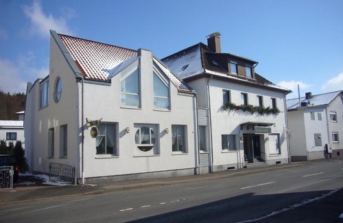 Richelsdorf Hotel | Pet-Friendly Thüringer Hof: Family Haven with Breakfast
