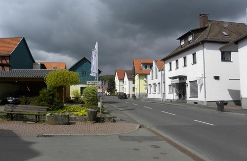Richelsdorf Hotel | Pet-Friendly Thüringer Hof: Family Haven with Breakfast