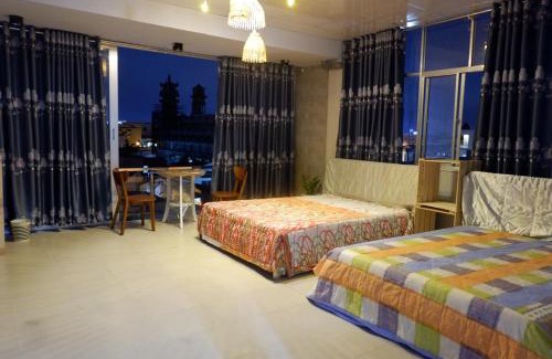 Ninh Kieu House | Guest Rated 10/10: Thịnh's House with Kitchen Amenities