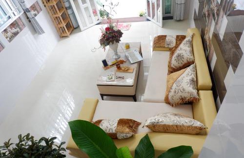 Ninh Kieu House | Guest Rated 10/10: Thịnh's House with Kitchen Amenities