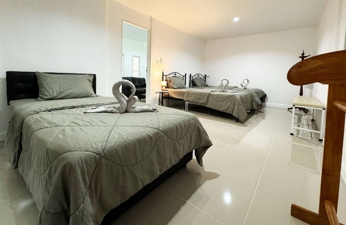 Ayutthaya House | Discover Baan Khunphiphit Homestay: Family-Friendly Retreat