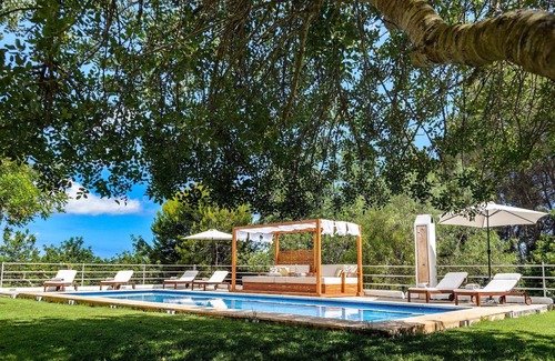 Santa Gertrudis Villa | Discover The White Lotus Ibiza: Your Oceanfront Retreat