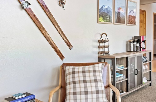 Packwood Cabin | Relaxing River House: Hot Tub, Fire Pit & Gazebo Retreat