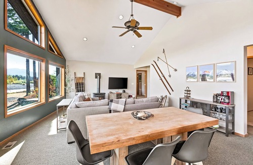 Packwood Cabin | Relaxing River House: Hot Tub, Fire Pit & Gazebo Retreat