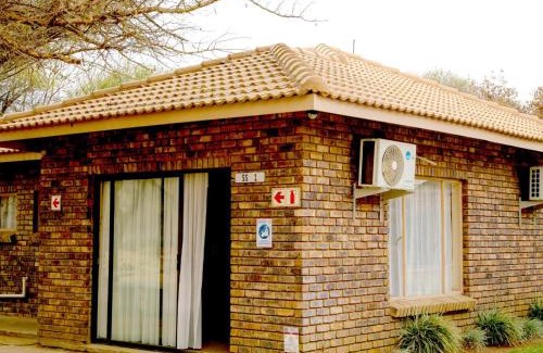 Thabazimbi House | Guest Rated: Thabazimbi Country Lodge with Pool & Breakfast