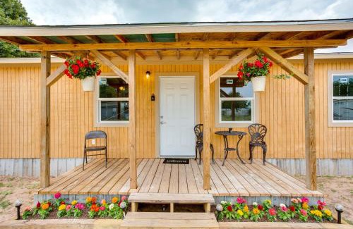 Thackerville House | Cozy Thackerville Getaway with Porch - Near WinStar!