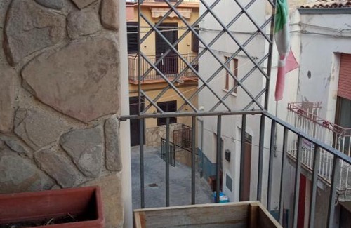 Leonforte Apartment | Relaxing Thai Experience in Family-Friendly Sicily