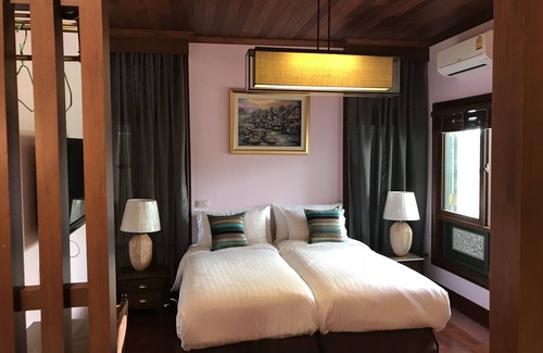 Ratchathewi Bed & Breakfast | Experience Retro Thai Charm in Central Bangkok