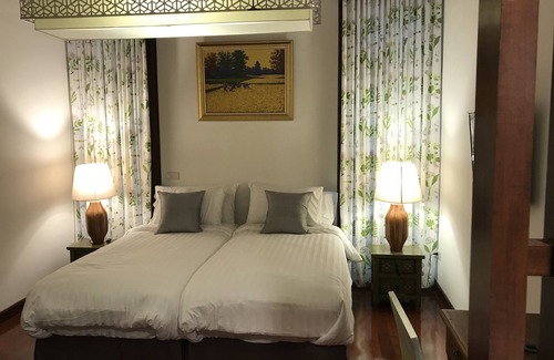 Ratchathewi Bed & Breakfast | Experience Retro Thai Charm in Central Bangkok