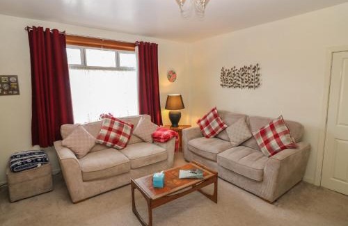 Banff House | Explore Thain House: Family & Pet-Friendly Retreat